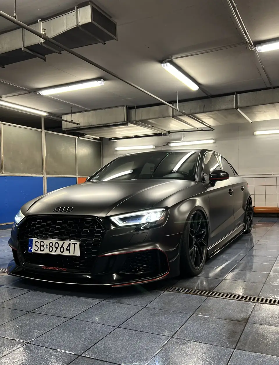 Czarne Audi RS3 po myciu