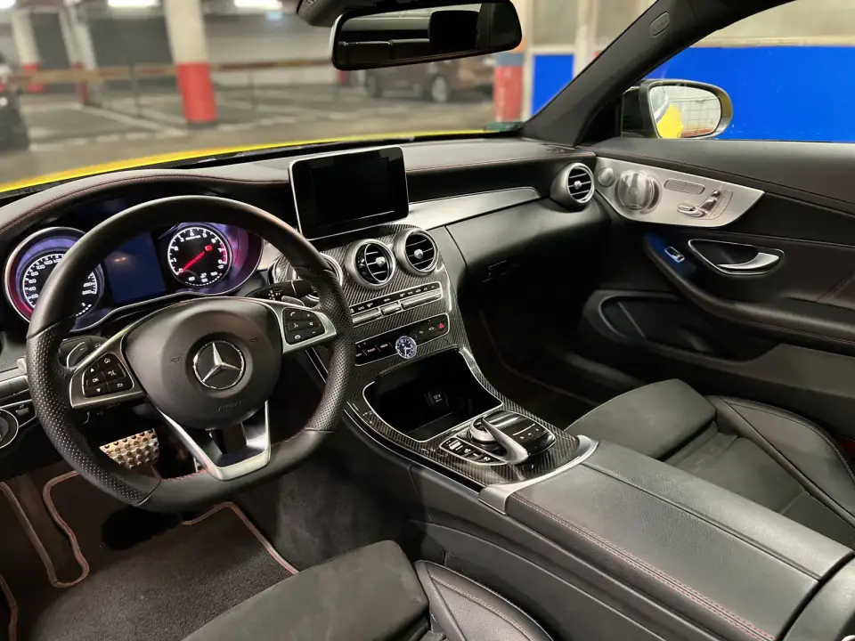 Wnętrze Mercedesa Coupé po czyszczeniu